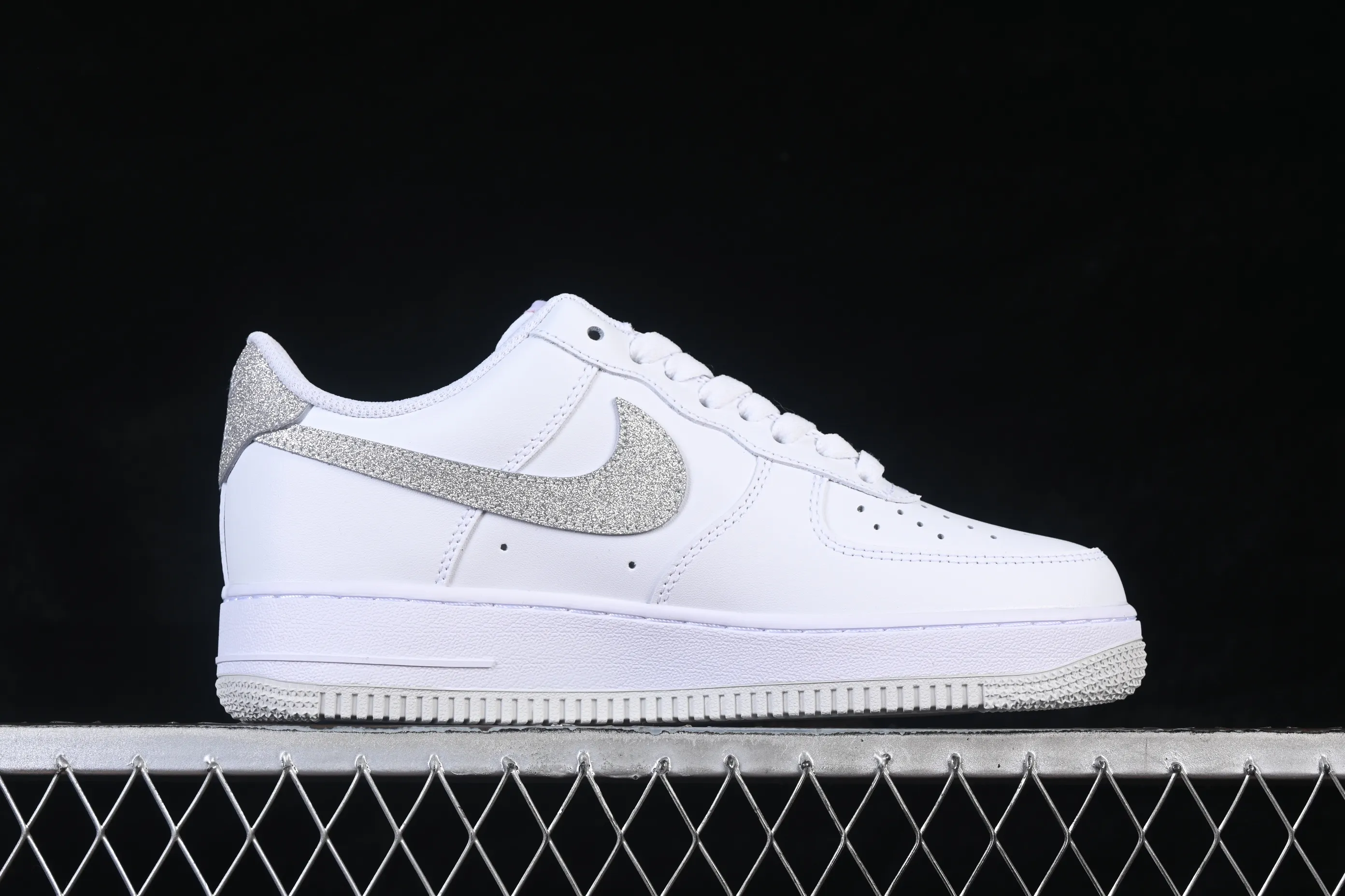 All categories Nk Air Force 1 Air Force series Nk Air Force 1 Low Air Force low top Nike Air Force 1'07 Low sequined hook Air Force 1 low top casual sneakers ZH0316-156